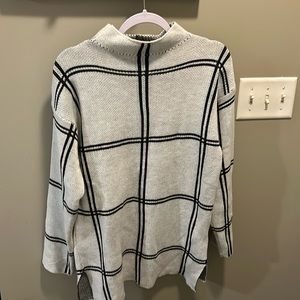 Women’s sweater medium